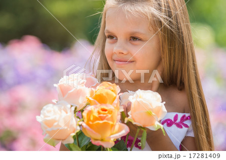 Girl princess in a beautiful dress holding a bouquet of roses 17281409