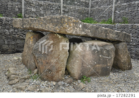 パワースポット　キャロウモア古代遺跡巨石群　ドルメン　 17282291