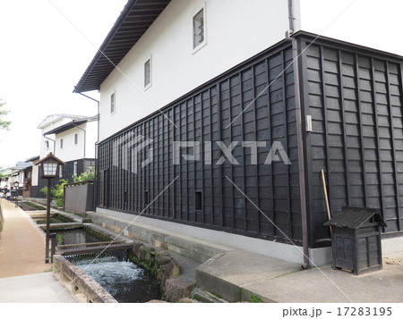 飛騨古川の瀬戸川と白壁土蔵街 17283195
