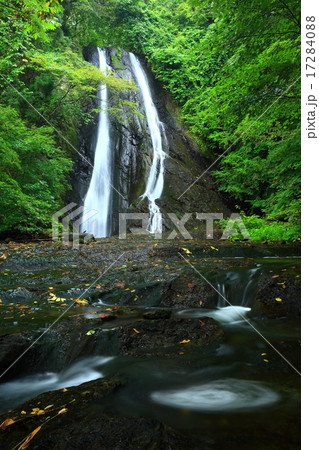 岩手県花巻市　緒ヶ瀬の滝 17284088