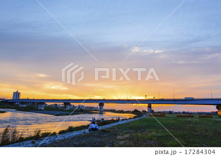 多摩川夕暮れ2 17284304