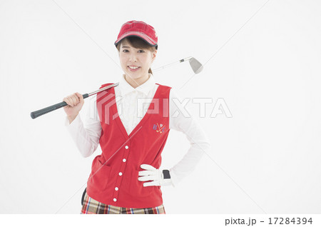 ゴルフをする若い女性 17284394