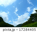 山間に見える夏の空 17284405
