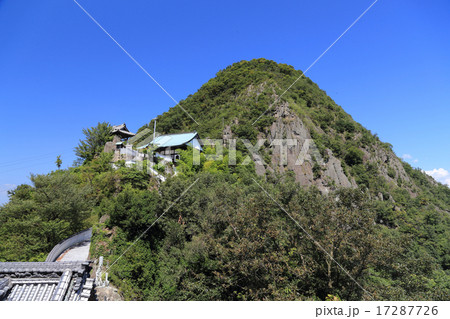 四国霊場第73番札所「出釈迦寺」奥の院、"聖地"「捨身ヶ嶽禅定」(我拝師山) 四国霊場第73番札所「出釈迦寺」奥の院、"聖地"「捨身ヶ嶽禅定」(我拝師山) 17287726