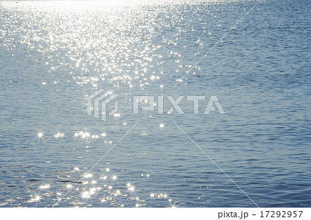 キラキラの海の写真素材