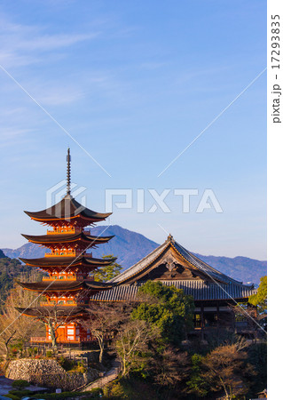 宮島　五重塔と千畳閣 17293835