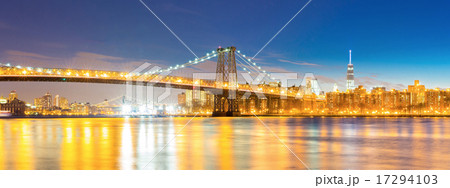Williamsburg Bridge at dusk Panorama 17294103
