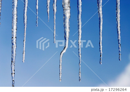 つらら下がる 17296264
