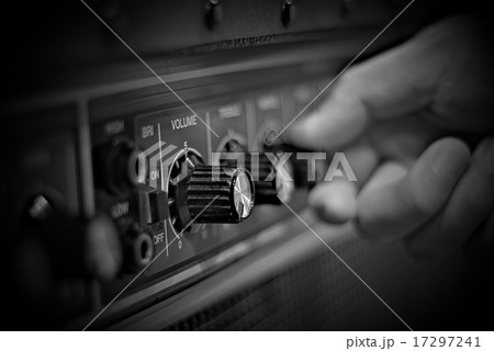 ギターアンプを調整するイメージ 17297241