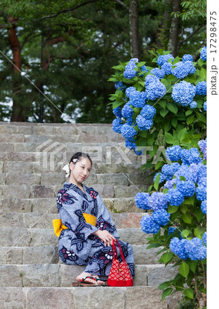 上目使い 17298475