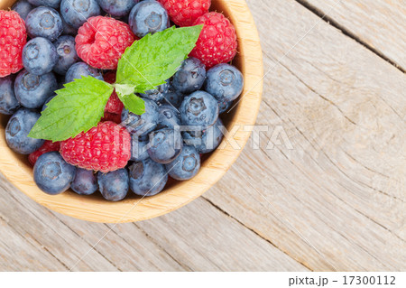 Blueberries and raspberries Blueberries and raspberries 17300112