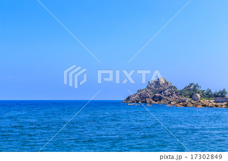 夏の能登半島　窓岩 17302849