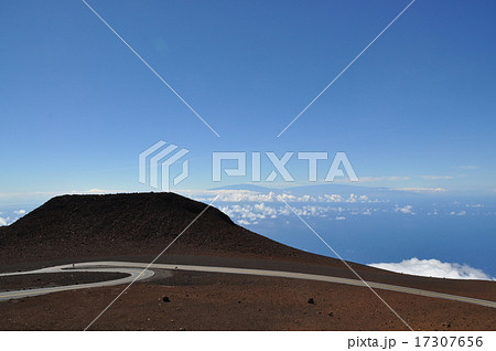 ハレアカラから望むマウナケア 17307656