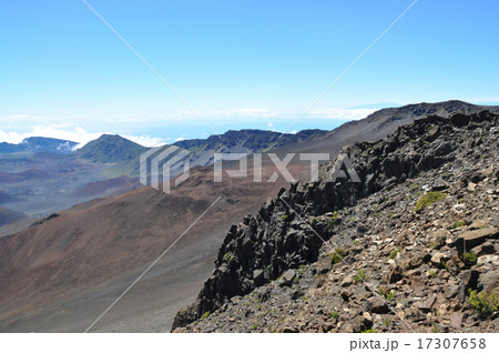 ハレアカラ・クレーターとハワイ島遠景 ハレアカラ・クレーターとハワイ島遠景 17307658
