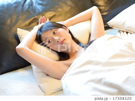 横になる 17308320