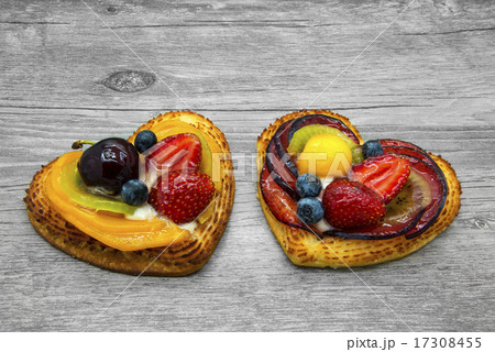 Fruit cakes in heart shape Fruit cakes in heart shape 17308455