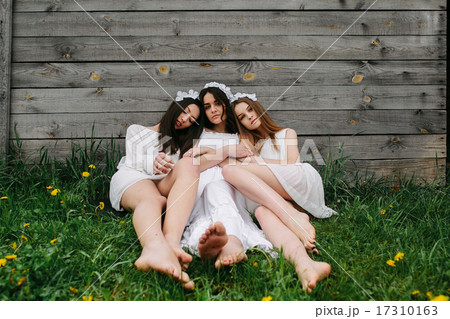 three beautiful girls 17310163