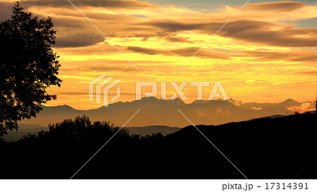 北アルプスを遠くに望む夕景 北アルプスを遠くに望む夕景 17314391