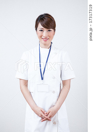 女性医療従事者 17317319