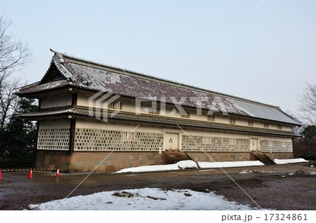 金沢城 残雪の三十間長屋 金沢城 残雪の三十間長屋 17324861