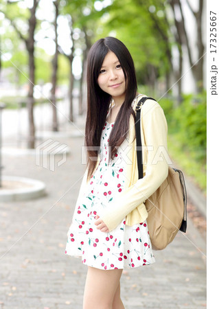若い女性　ポートレート 17325667
