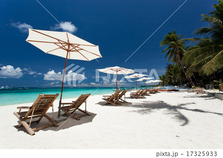 Tropical resort 17325933