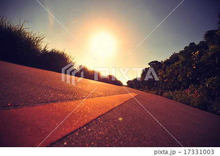 seaside trial in the sunrise sunshine 17331003