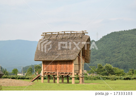 平出遺跡の高床式倉庫 17333103