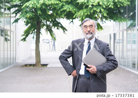 大学　教授　校舎 17337381