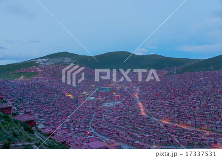 ラルンガルゴンパ　朝 17337531