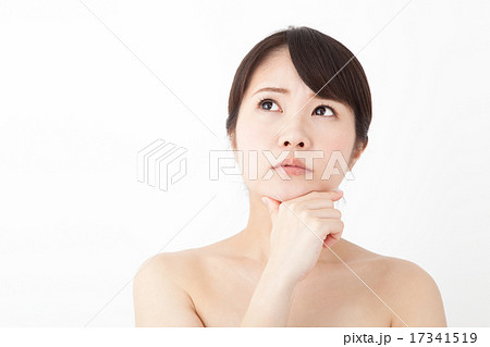 美容の疑問を持つ若い女性イメージ 美容の疑問を持つ若い女性イメージ 17341519