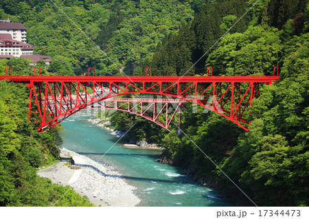 黒部川と新山彦橋 17344473