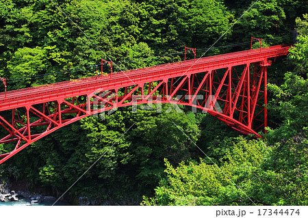 黒部峡谷鉄道の新山彦橋 17344474