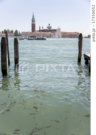 サン・マルコ広場から見るサン・ジョルジョ・マッジョーレ教会 サン・マルコ広場から見るサン・ジョルジョ・マッジョーレ教会 17350052