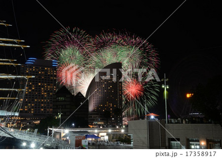 横浜の花火大会 17358917