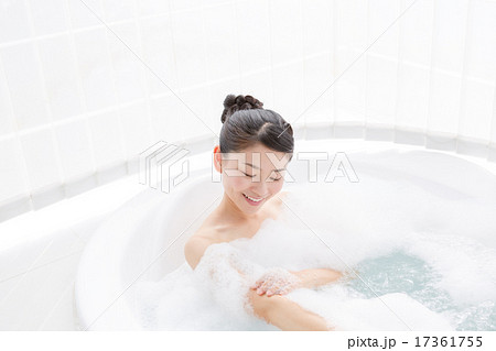 mother and child 17361755