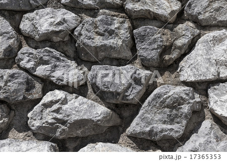 stone wall 17365353