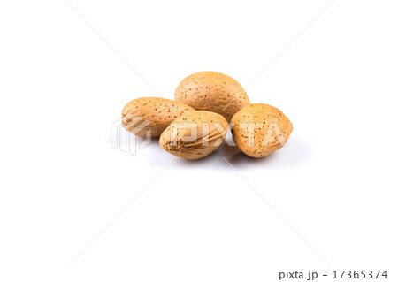 Dried almonds 17365374