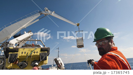 Offshore crane lifting operations - men at work 17365745