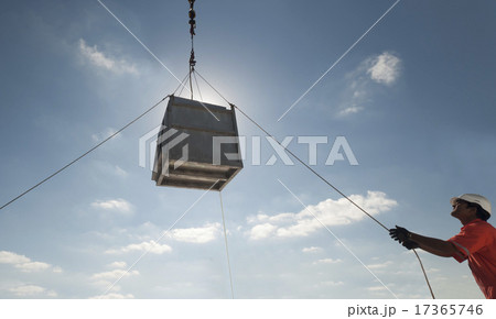 Offshore crane lifting operations - men at work Offshore crane lifting operations - men at work 17365746