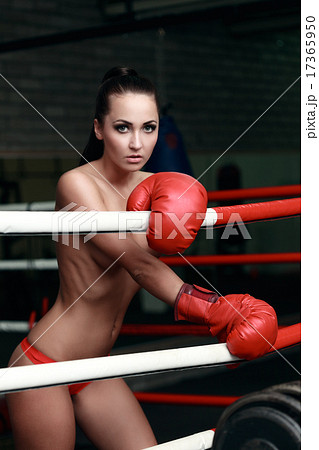 Nude boxing
