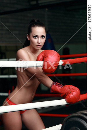 Nude girl in boxing gloves - Nude pics