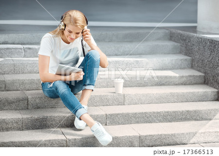 What makes me happy. 17366513