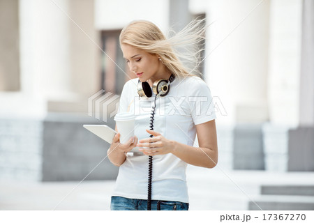 Girl and urban city. 17367270