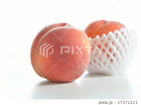 桃とネクタリンから生まれた新品種の果実 ワッサー の写真素材