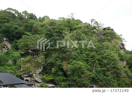 山形県山形市山寺(立石寺)の山岳修行の岩場 山形県山形市山寺(立石寺)の山岳修行の岩場 17372140