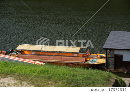 最上川舟下り芭蕉ラインのスタート古口港戸沢藩船番所船着場 17372352