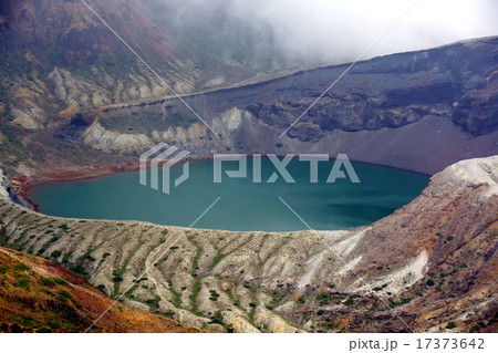 蔵王山頂の火山湖 御釜 の写真素材