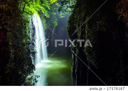 高千穂峡　真名井の滝　ライトアップ 17376167