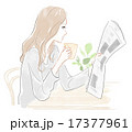 コーヒーを飲みながら新聞を読む女性 17377961